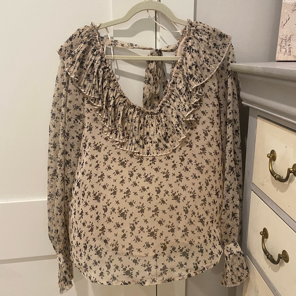 Cute black and cream top